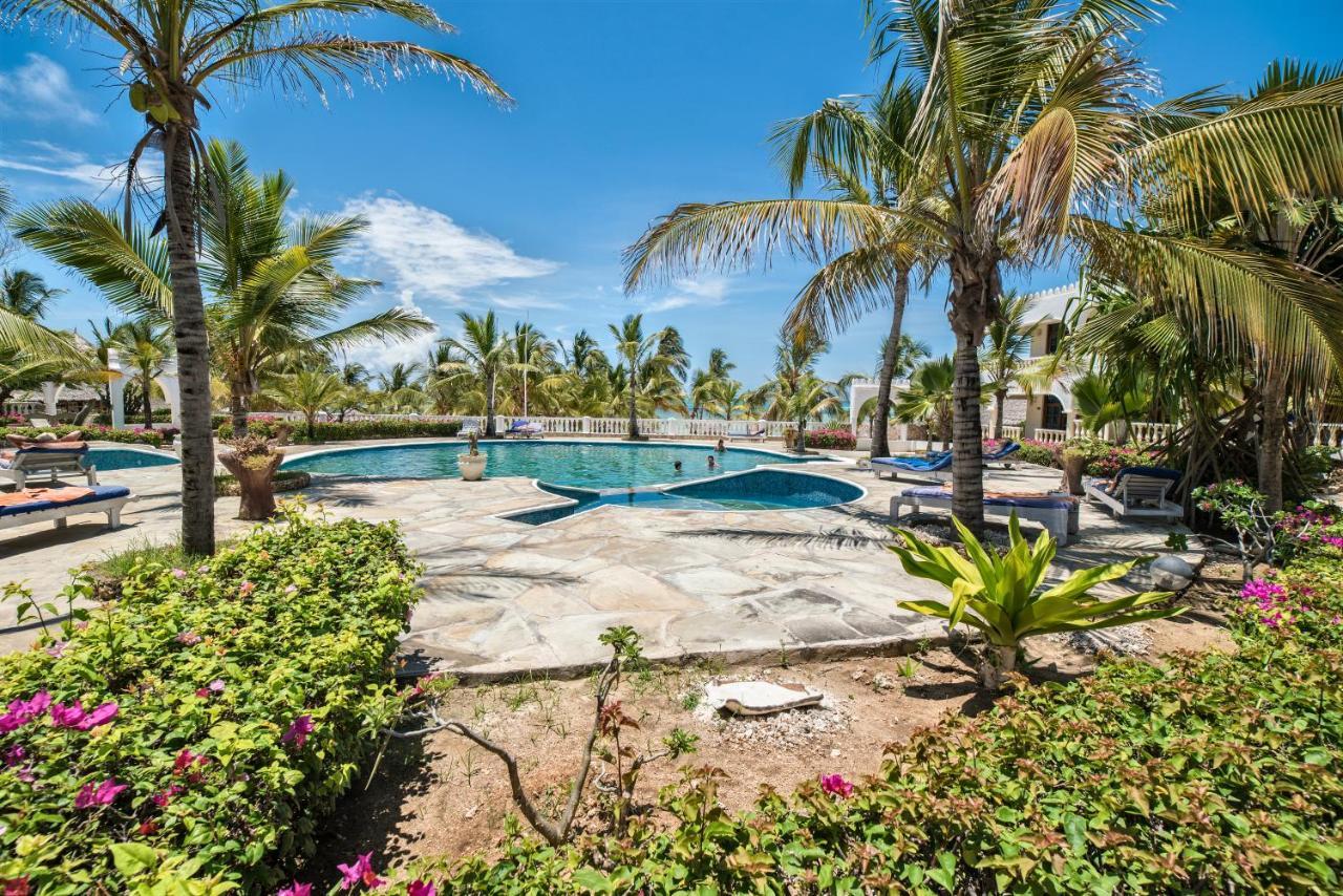 Jumbo Club Watamu Hotel Exterior photo