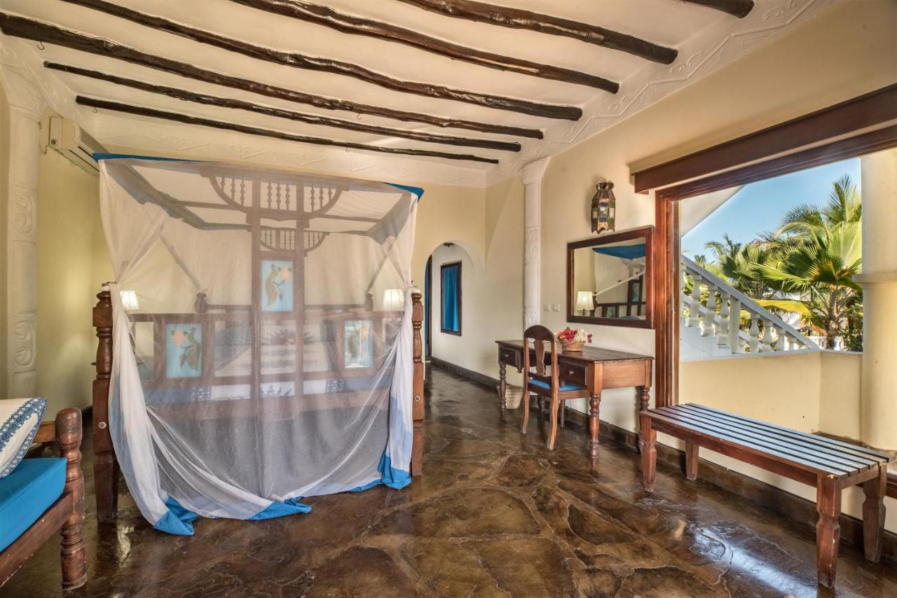 Jumbo Club Watamu Hotel Exterior photo