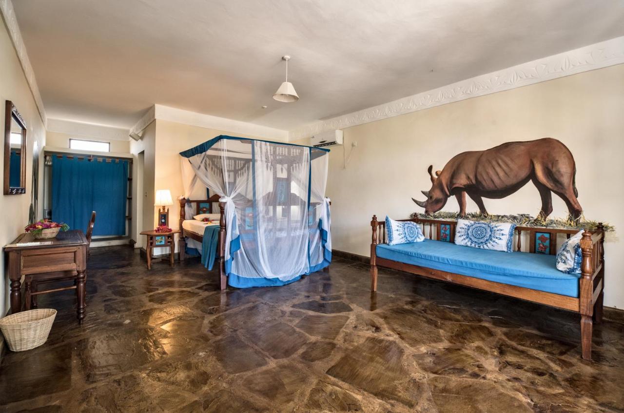 Jumbo Club Watamu Hotel Exterior photo