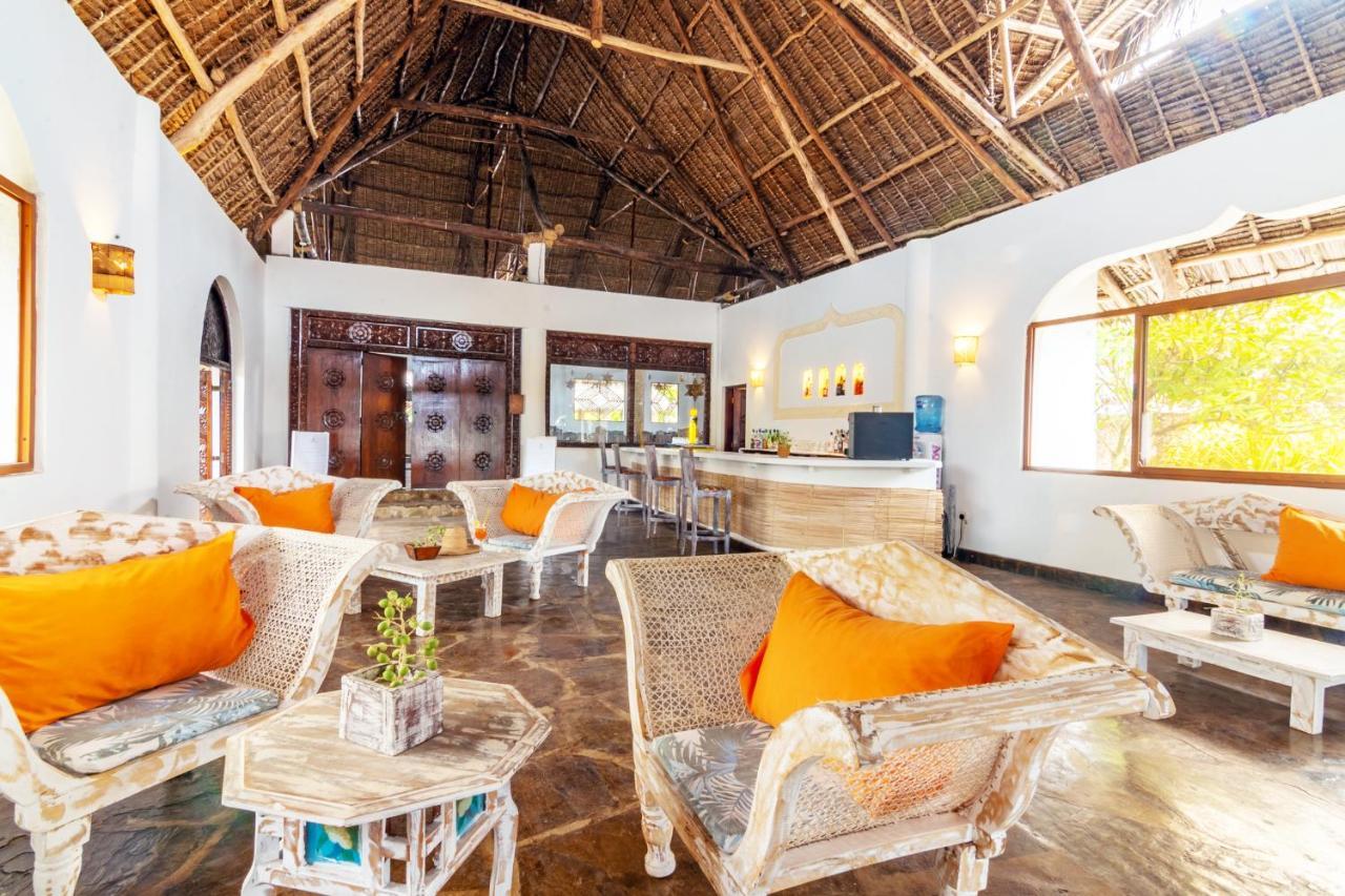 Jumbo Club Watamu Hotel Exterior photo
